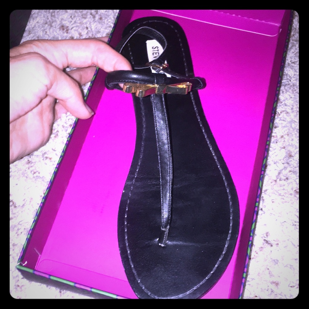 Steve Madden flip flops with gold bow